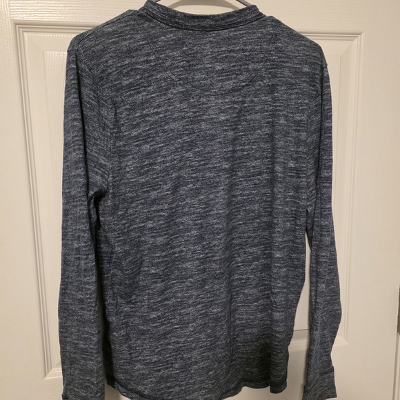 Hollister Men's Heathered Navy Long Sleeve Henley - Picture 4 of 4